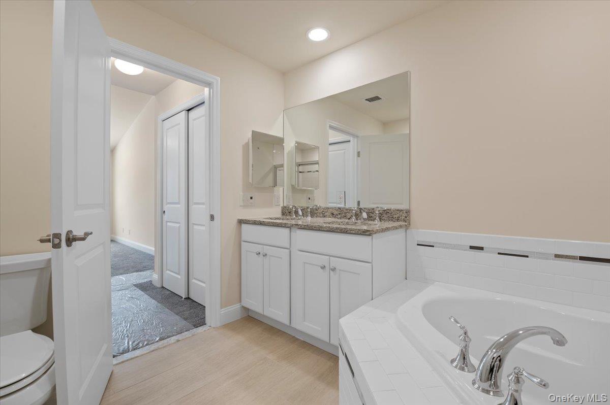 #18 photo, 4 Steven Circle, 롱 아일랜드 Dix Hills , NY 11746