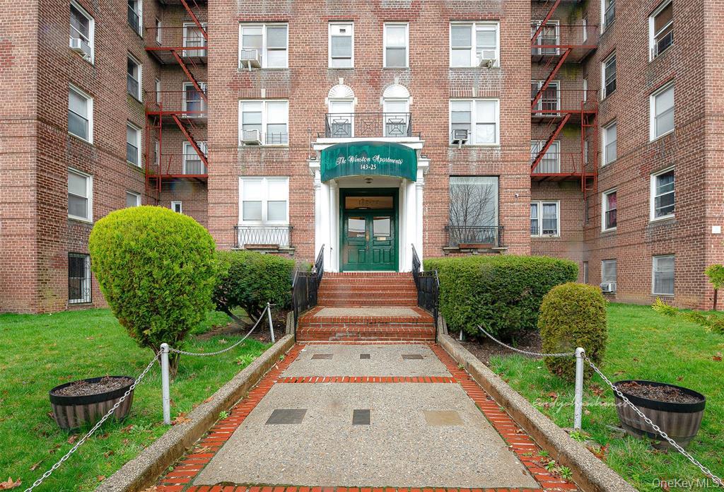 #1 photo, 14325 84th Drive, Куинс ‖ Jamaica , NY 11435