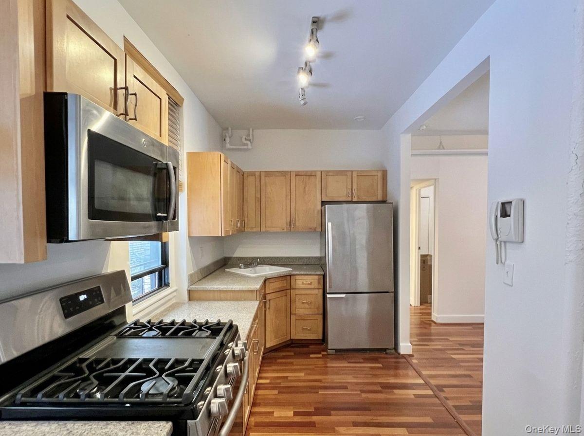 #5 photo, 21-28 35 Street, 皇后區 Astoria , NY 11105