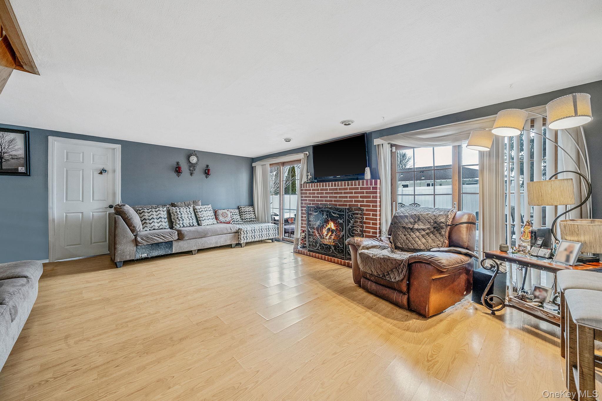 #12 photo, 54 Pacific Avenue, 롱 아일랜드 Deer Park , NY 11729