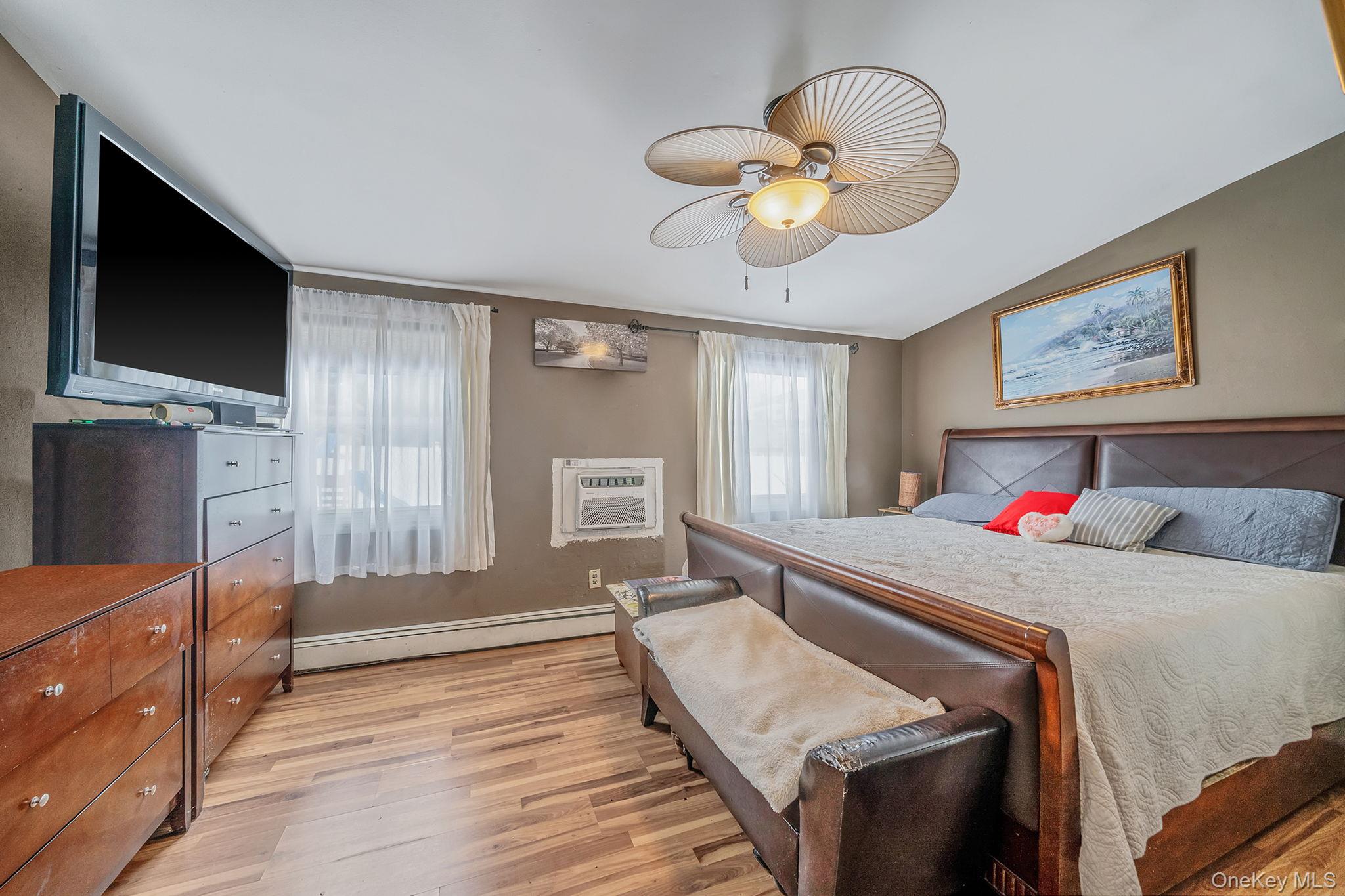 #16 photo, 54 Pacific Avenue, 東長島 鹿园 Deer Park , NY 11729