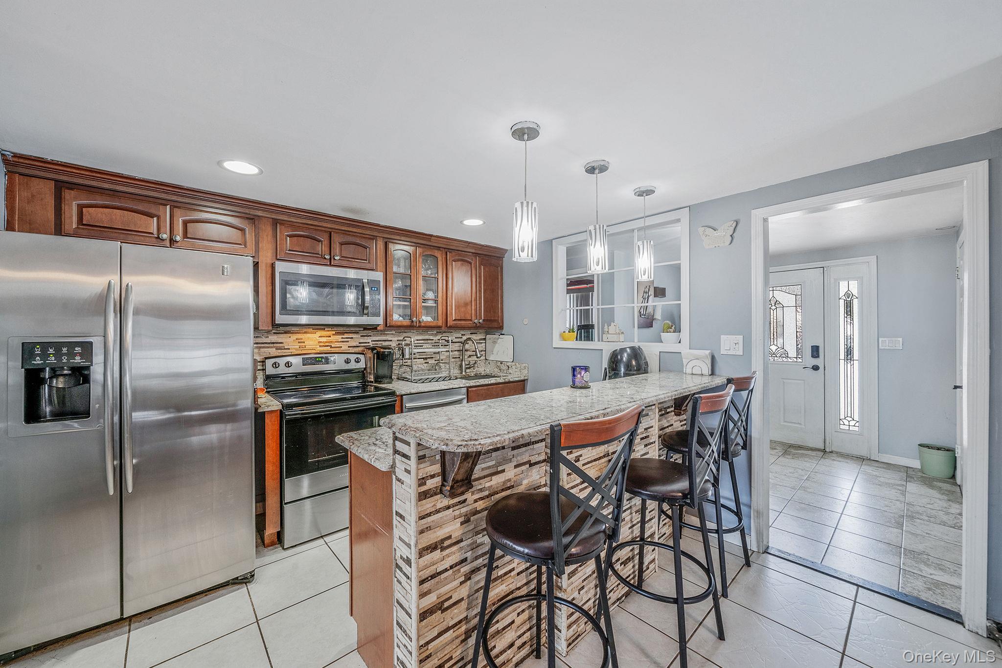 #7 photo, 54 Pacific Avenue, 롱 아일랜드 Deer Park , NY 11729