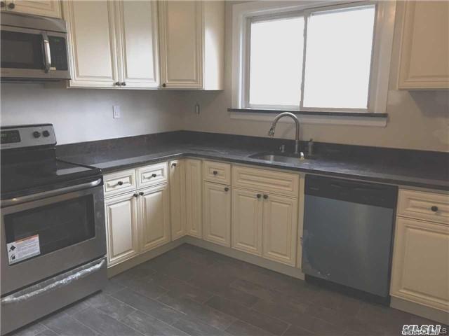 #3 photo, 26 W Pine Street, Islip , NY 11751