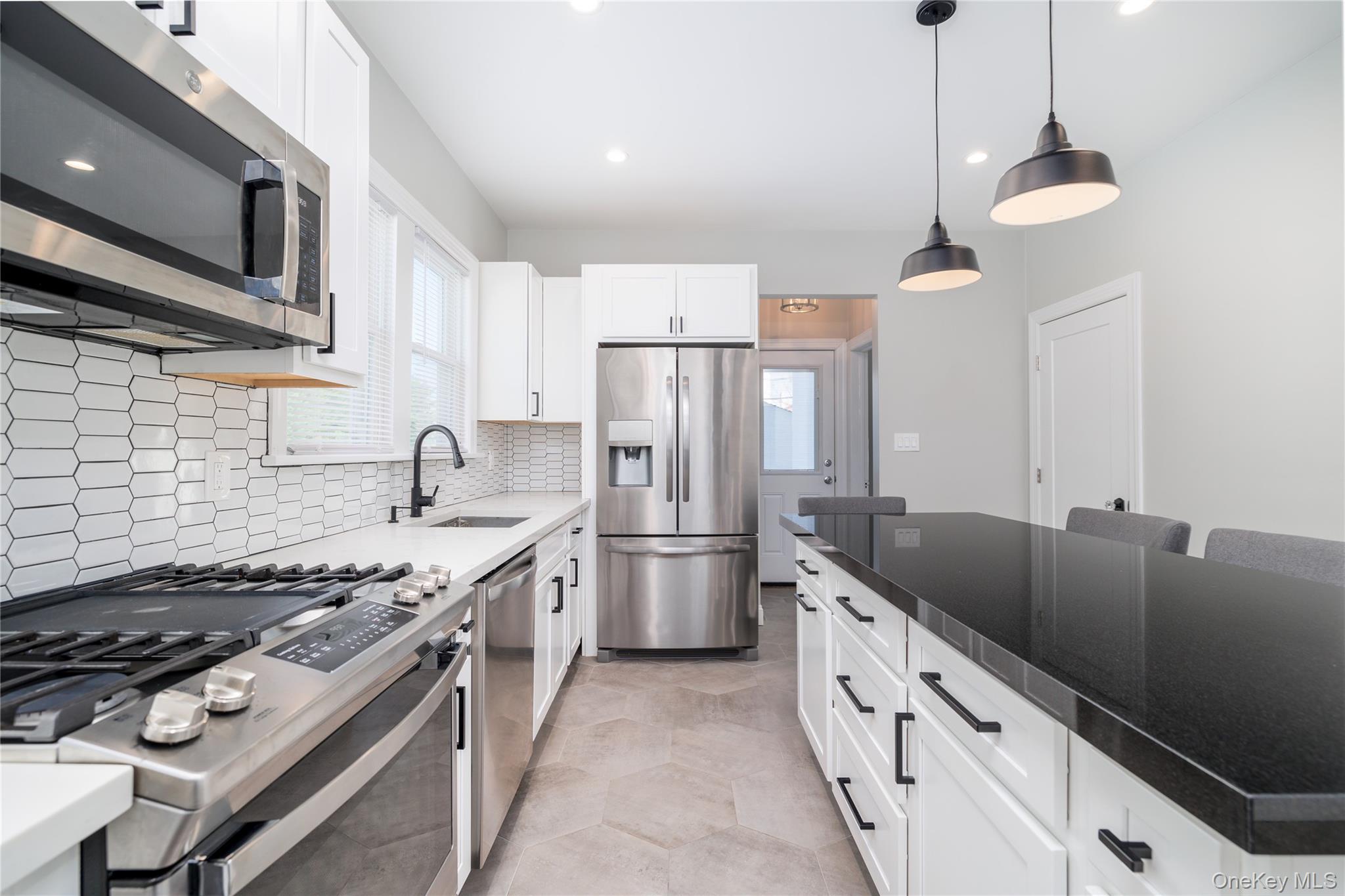 #8 photo, 41 W Penn Street, מחוז נסאו Long Beach , NY 11561