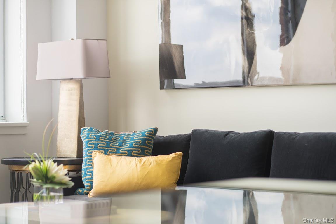 #7 photo, 1 Third, नासाउ काउंटी Mineola , NY 11501