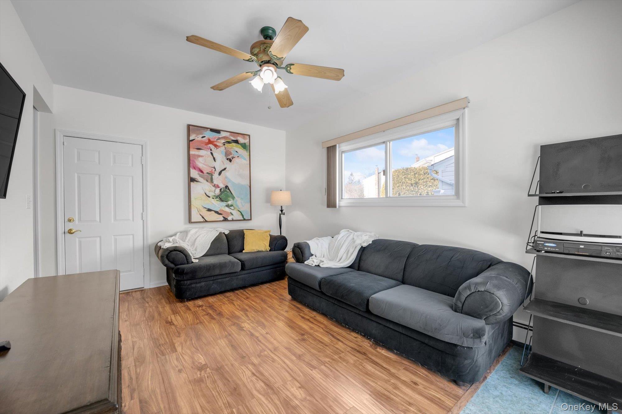 #10 photo, 381 Robyn Place, Нассау ‖ East Meadow , NY 11554