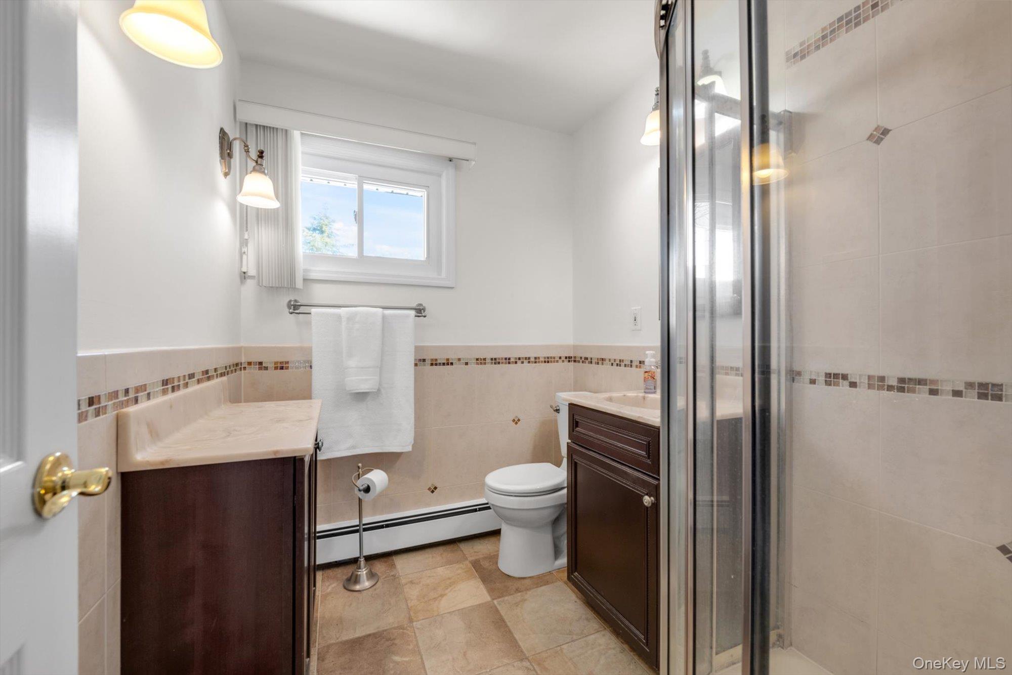 #14 photo, 381 Robyn Place, Нассау ‖ East Meadow , NY 11554