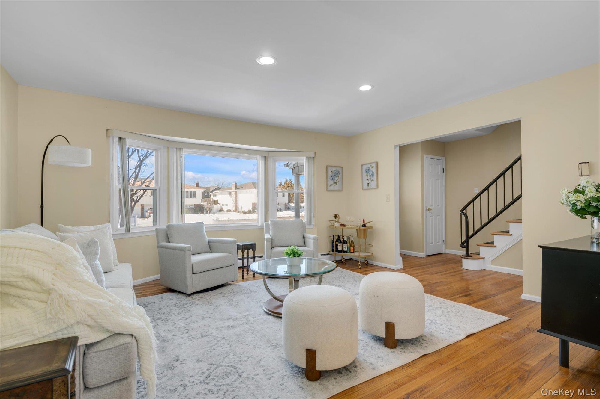 #7 photo, 381 Robyn Place, Нассау ‖ East Meadow , NY 11554