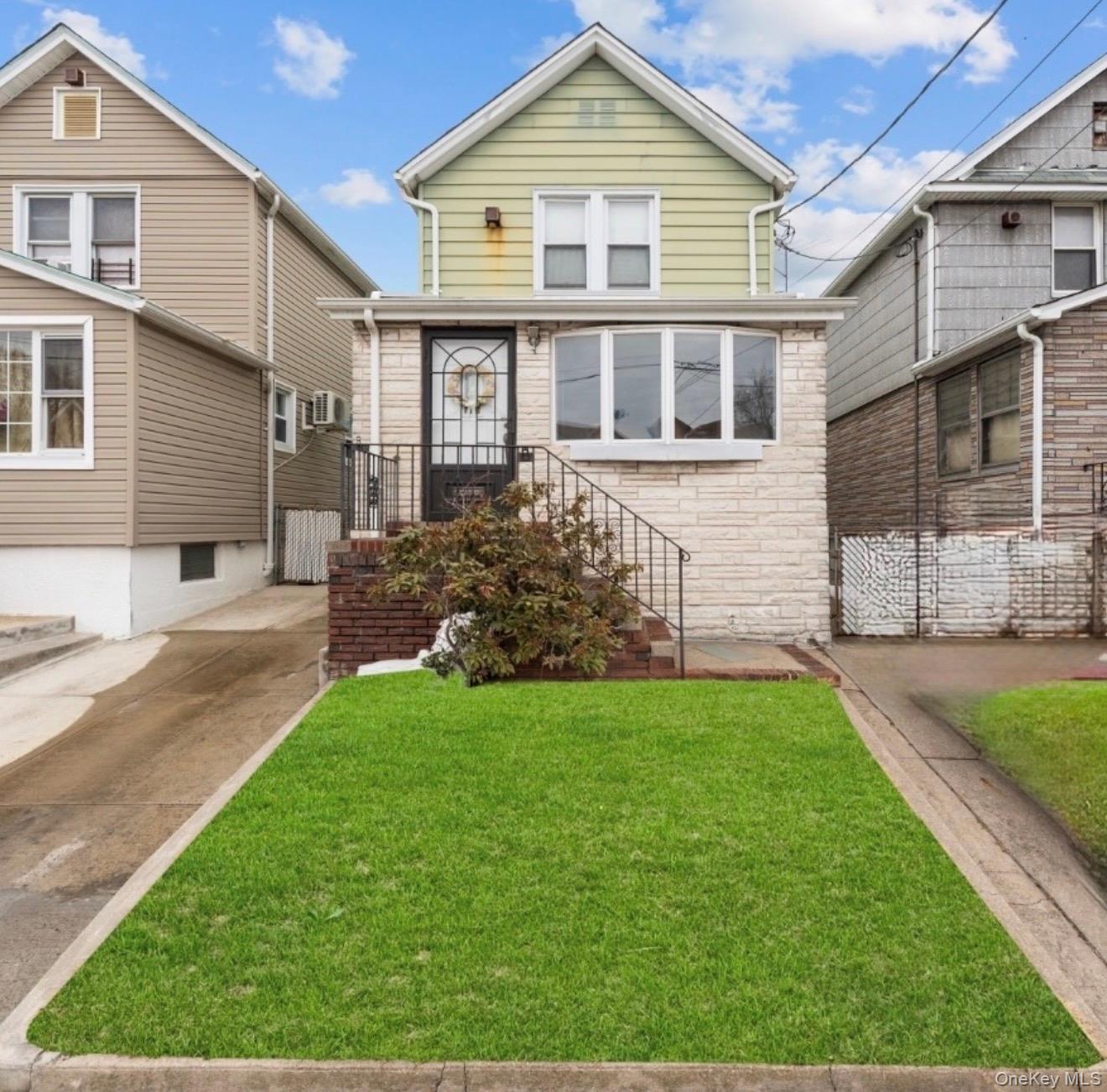 #1 photo, 10735 107th Street, Куинс ‖ Ozone Park , NY 11417