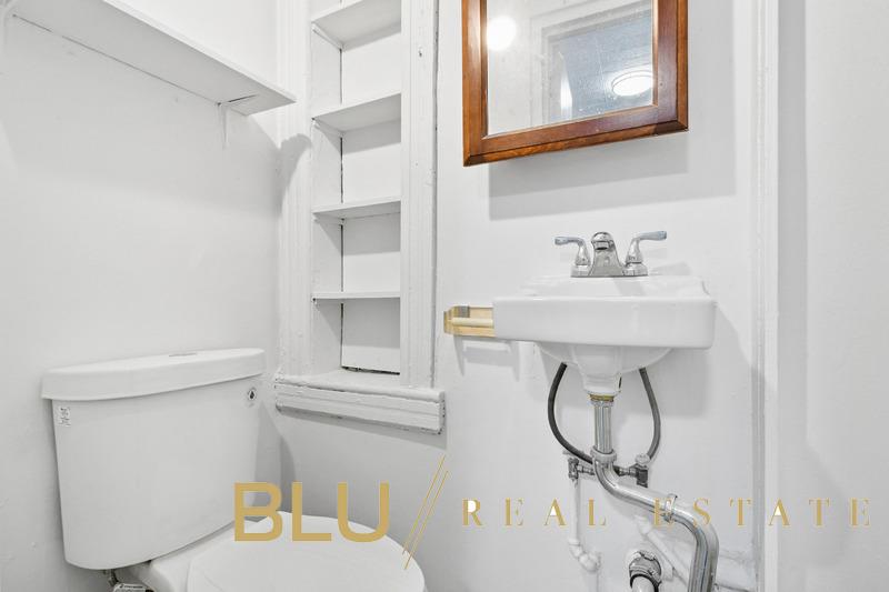 #10 photo, 349 W Broadway, Soho , NY 10013