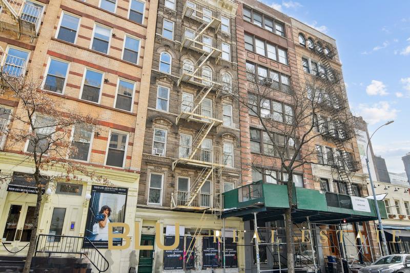 #13 photo, 349 W Broadway, Soho , NY 10013