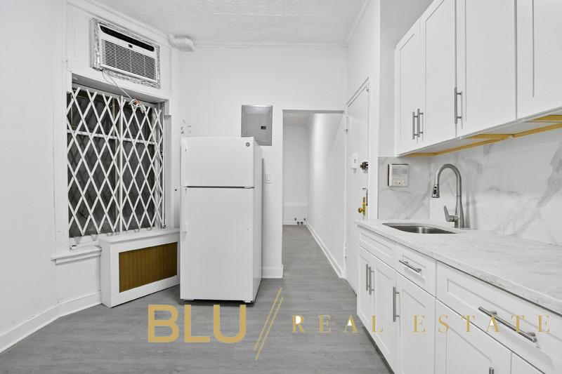 #5 photo, 349 W Broadway, Soho , NY 10013