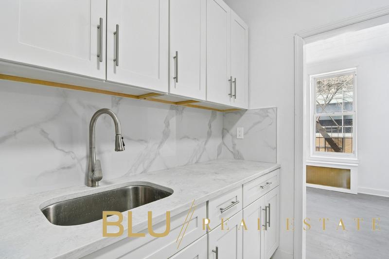 #6 photo, 349 W Broadway, Soho , NY 10013