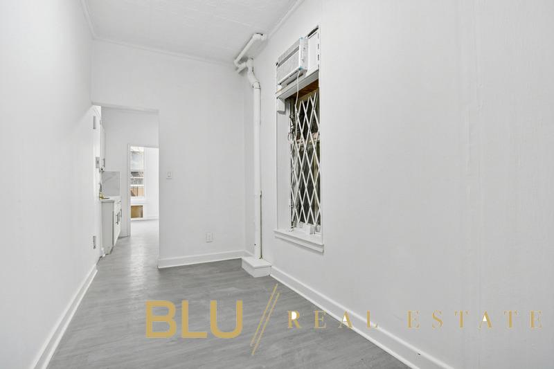 #8 photo, 349 W Broadway, Soho , NY 10013