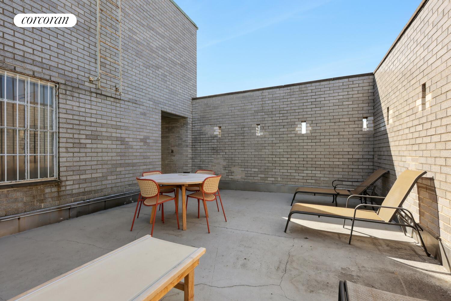 #18 photo, New York City, Yorkville , NY 10128