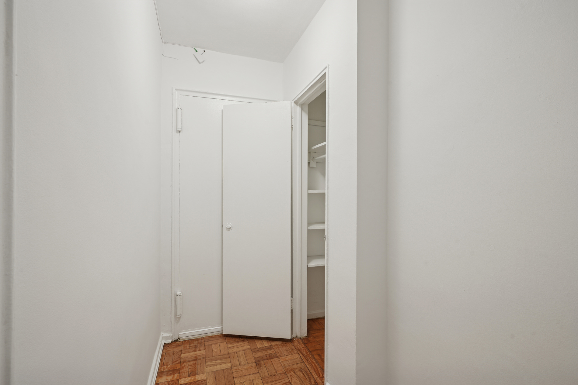 #7 photo, 320 E 35th Street, Murray Hill , NY 10016