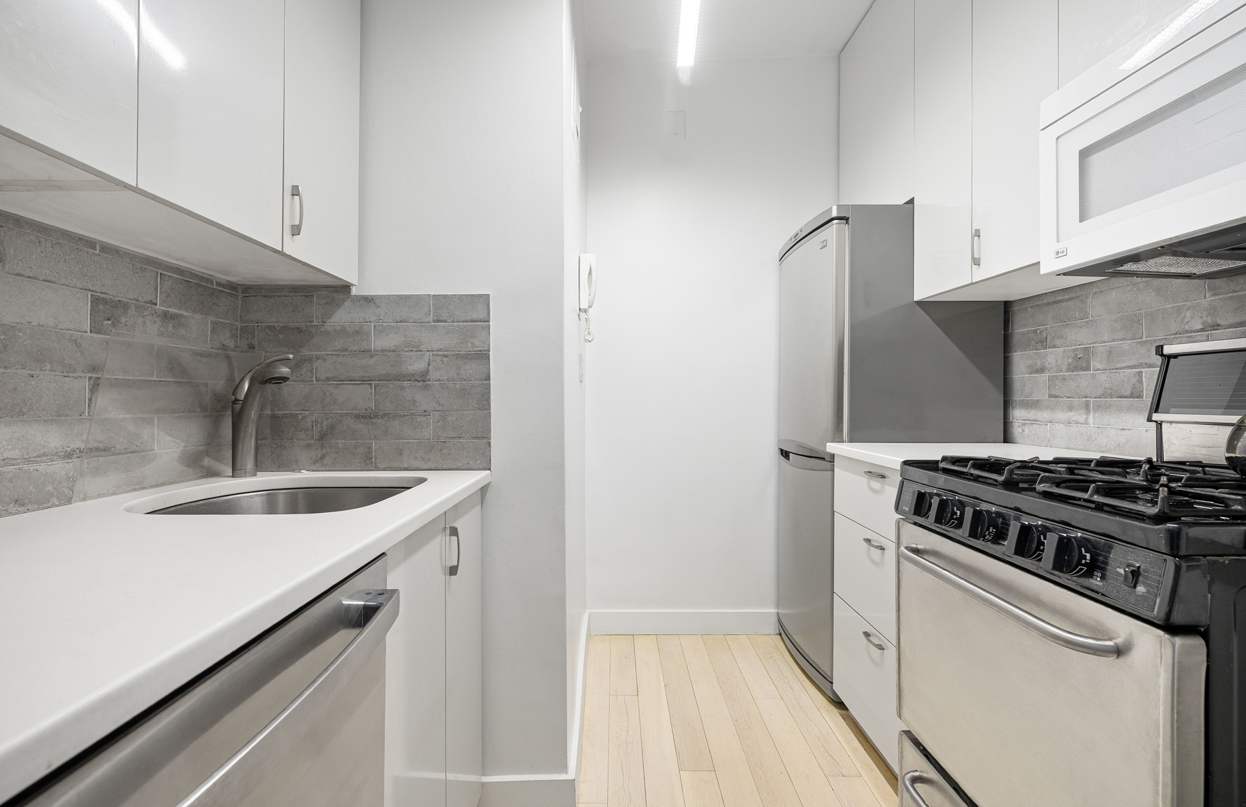 #8 photo, 35 E 85th Street, Upper East Side , NY 10028