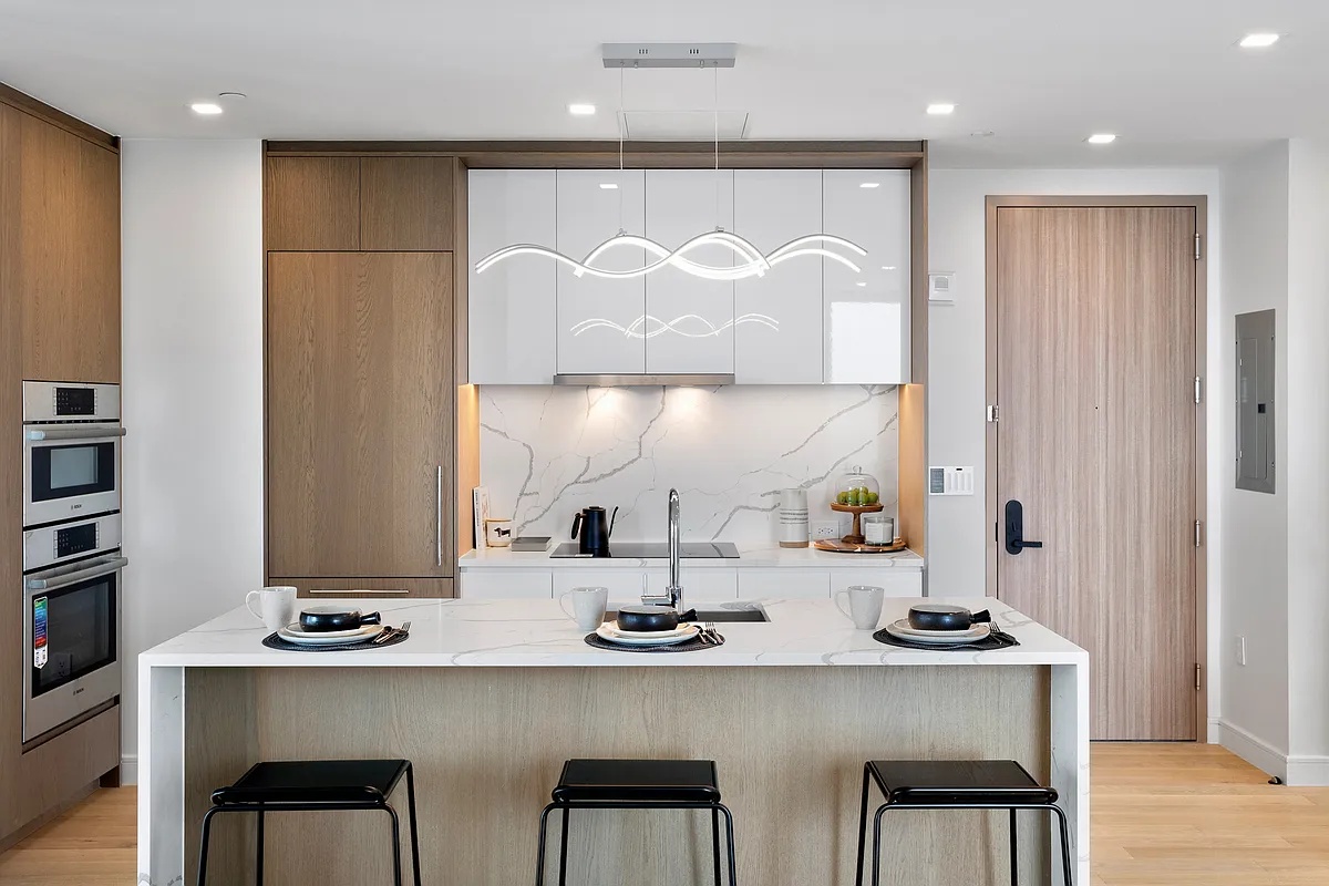 #1 photo, 45-30 Pearson Street, Куинс ‖ Long Island City , NY 11101