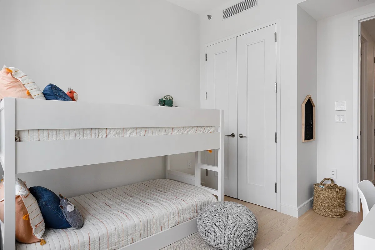 #11 photo, 45-30 Pearson Street, Куинс ‖ Long Island City , NY 11101