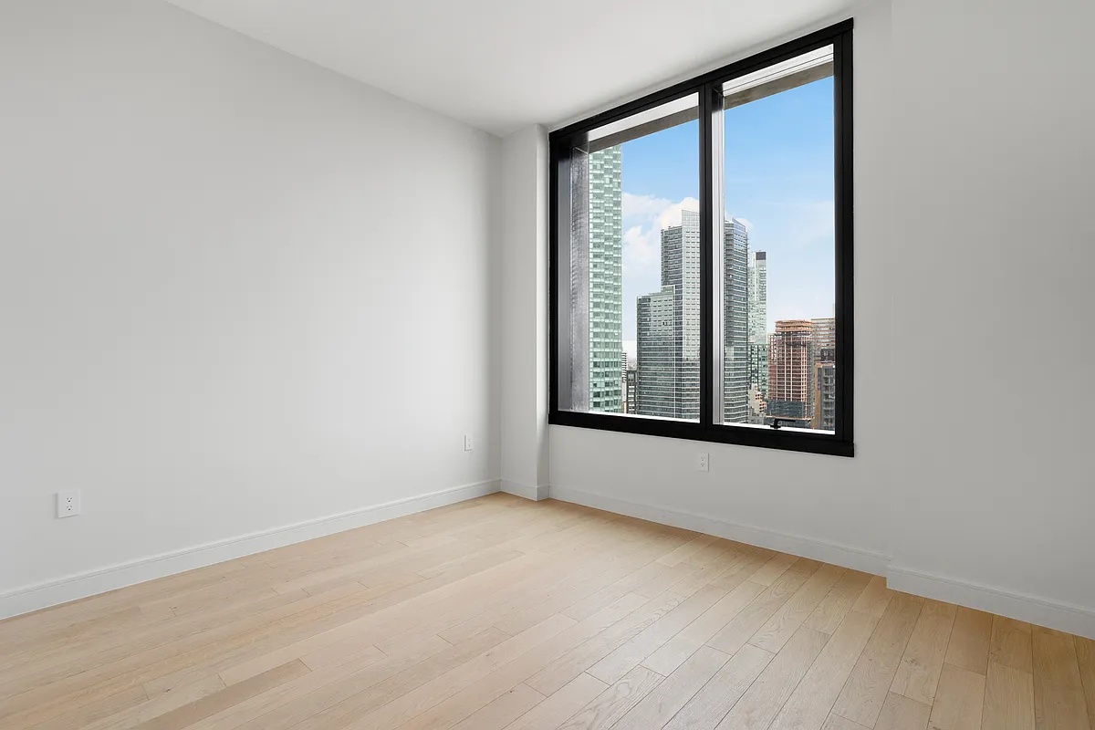 #12 photo, 45-30 Pearson Street, Куинс ‖ Long Island City , NY 11101