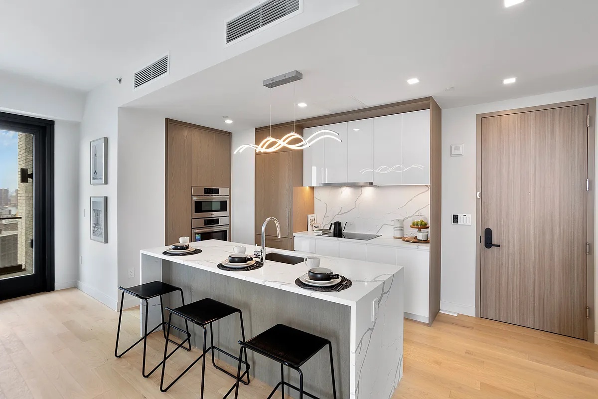 #3 photo, 45-30 Pearson Street, Куинс ‖ Long Island City , NY 11101