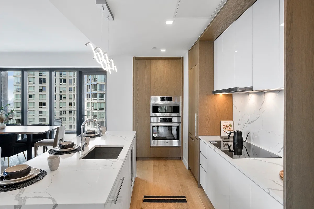 #4 photo, 45-30 Pearson Street, Куинс ‖ Long Island City , NY 11101