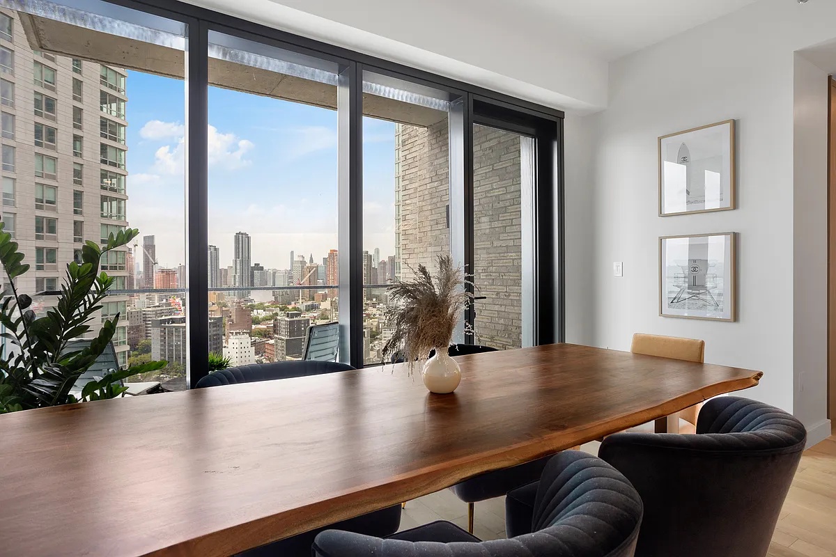 #7 photo, 45-30 Pearson Street, Куинс ‖ Long Island City , NY 11101