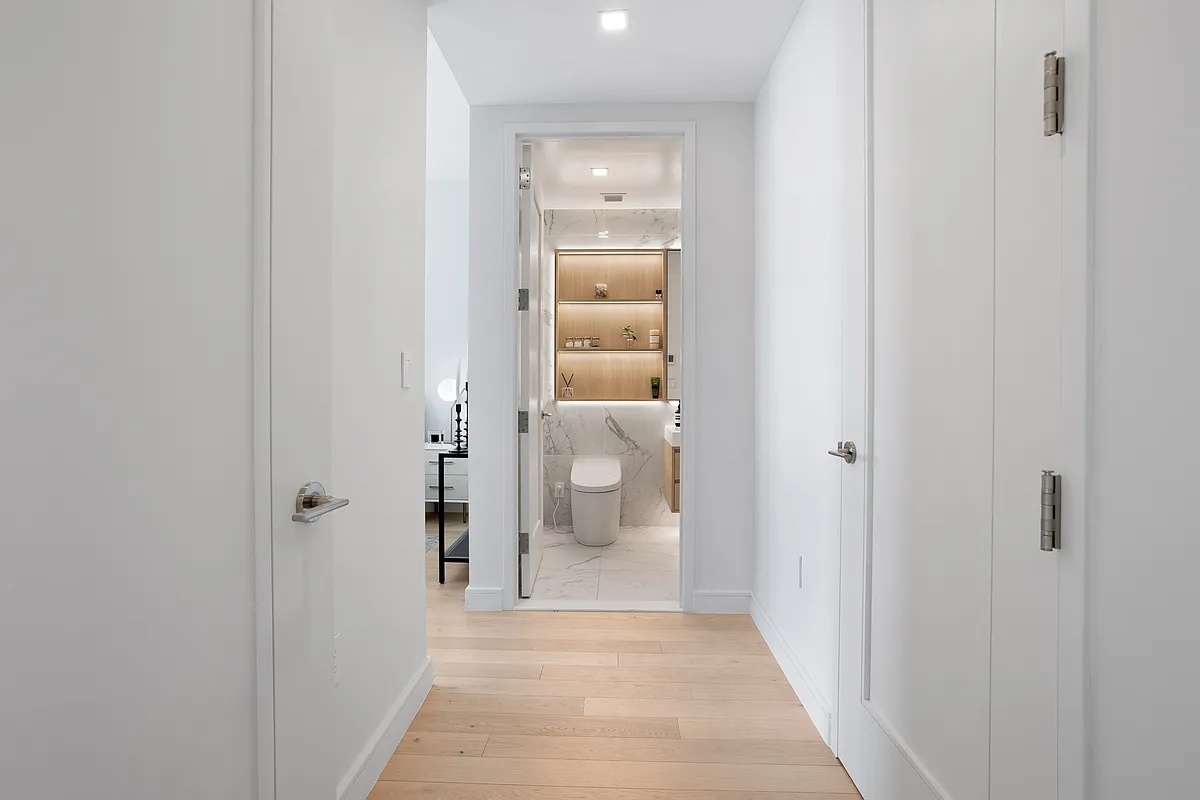 #8 photo, 45-30 Pearson Street, Куинс ‖ Long Island City , NY 11101