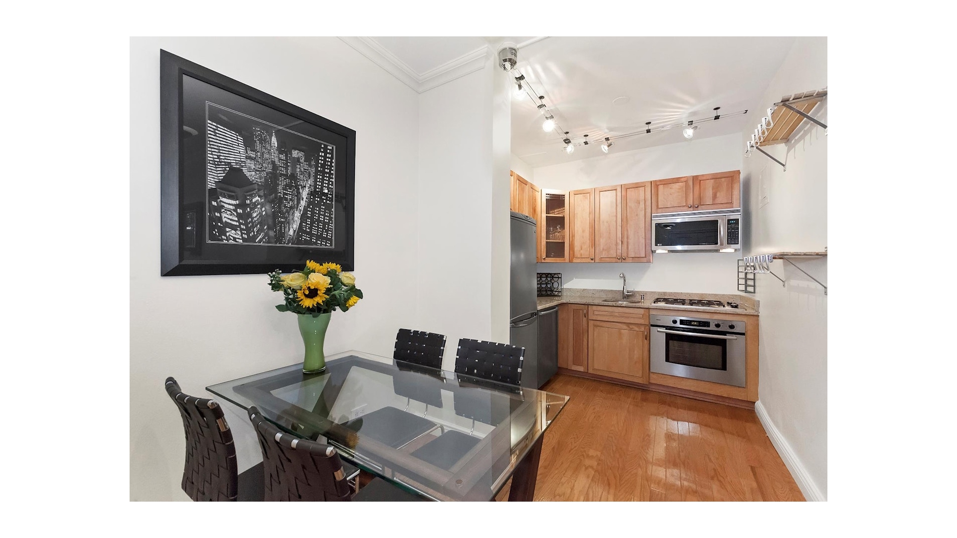 #3 photo, 16 W 16TH Street, Flatiron , NY 10011