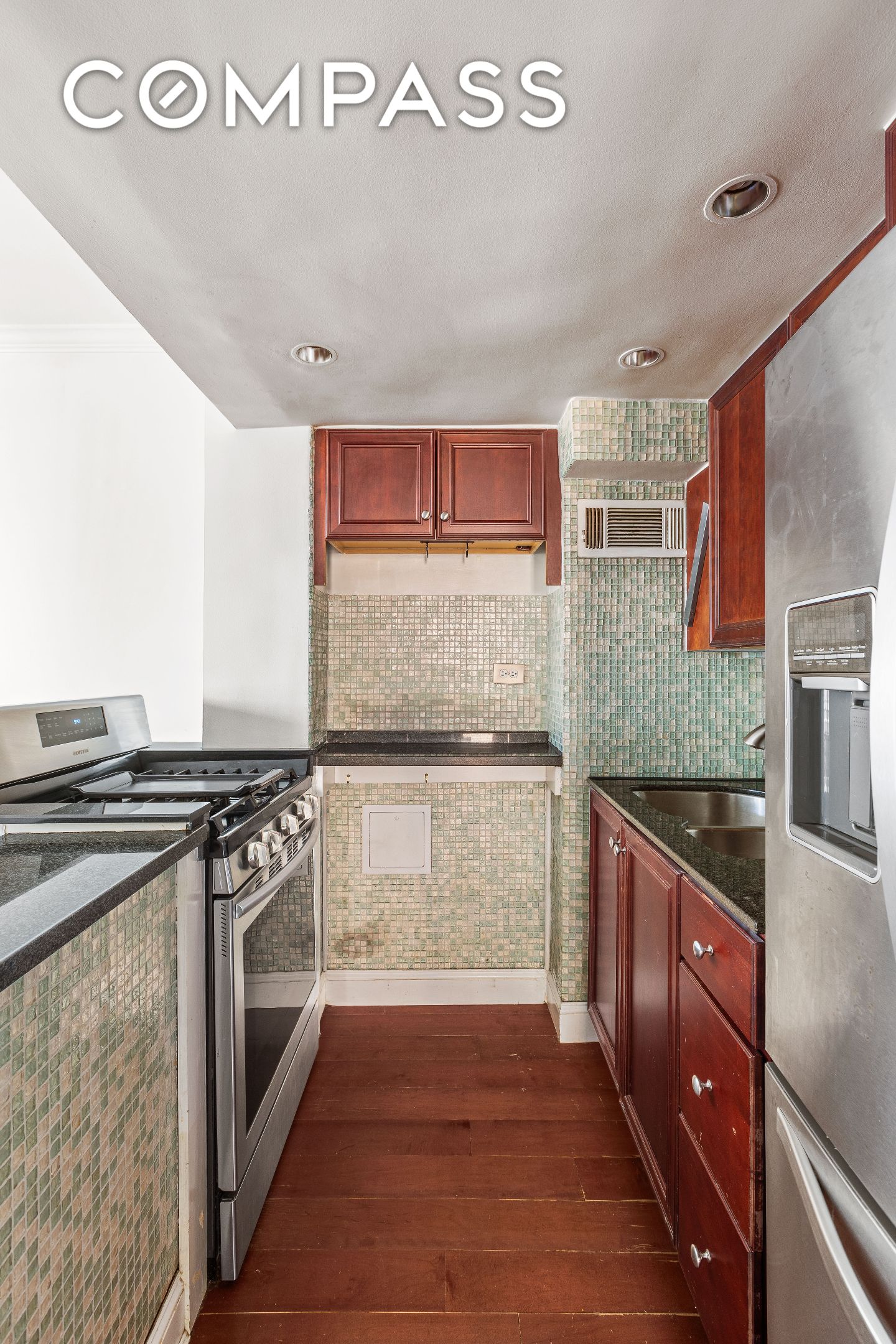 #5 photo, 210 E 36th Street, Murray Hill , NY 10016