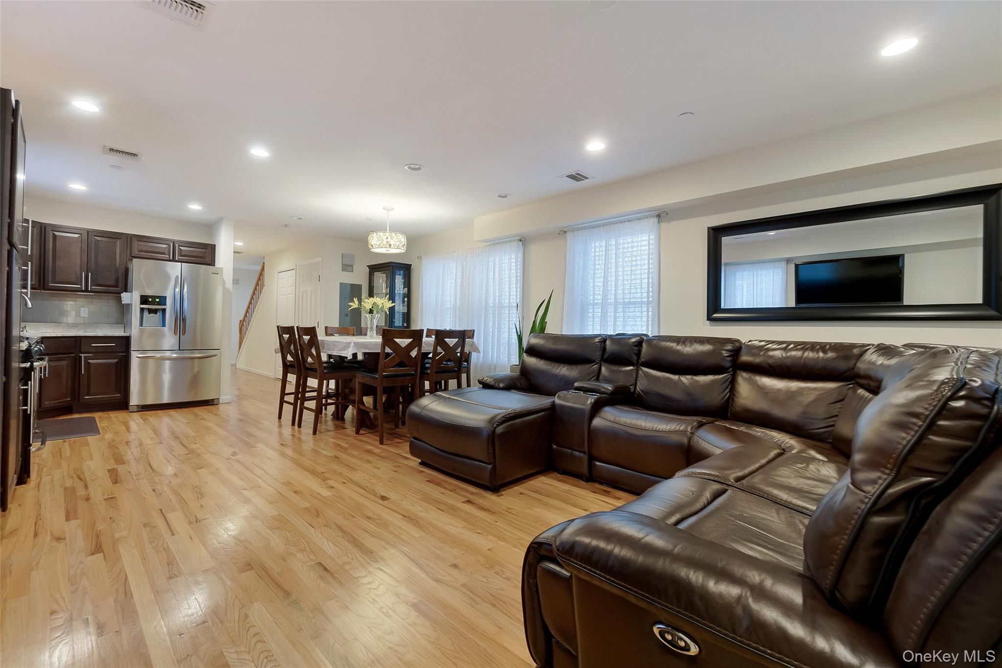 #2 photo, 32 Janet Lane, Куинс ‖ Breezy Point , NY 11697