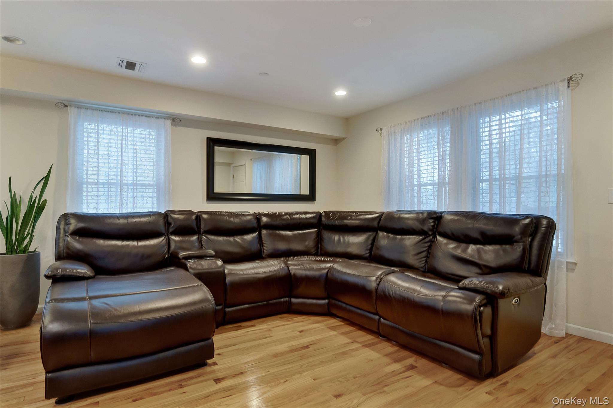 #3 photo, 32 Janet Lane, Куинс ‖ Breezy Point , NY 11697