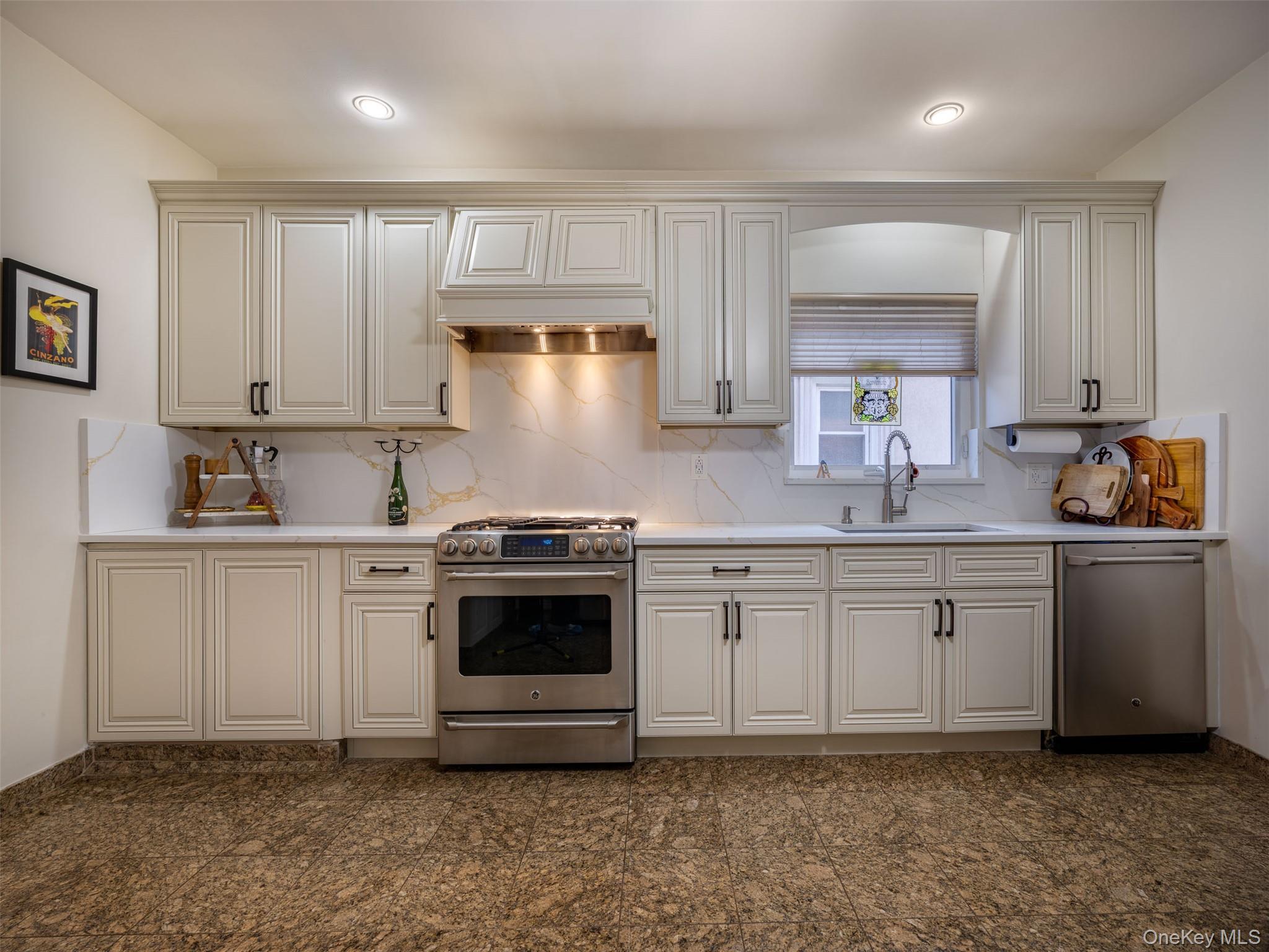 #8 photo, 21-38 49th Street, Куинс ‖ Astoria , NY 11105