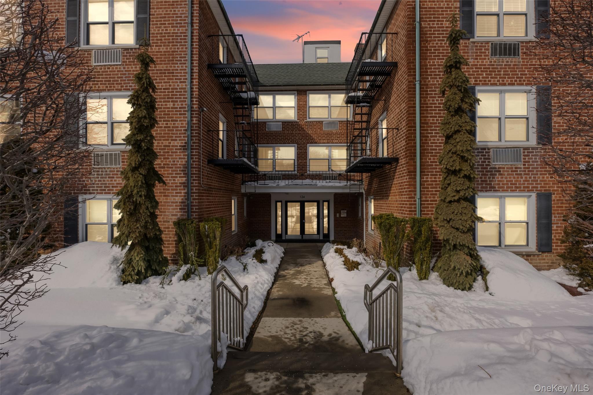 #2 photo, 124 South Park Ave, Нассау ‖ Rockville Centre , NY 11570