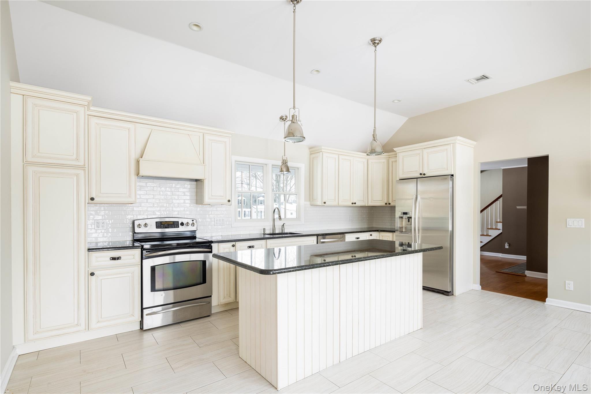 #4 photo, 1400 Calves Neck Road, Southold , NY 11971