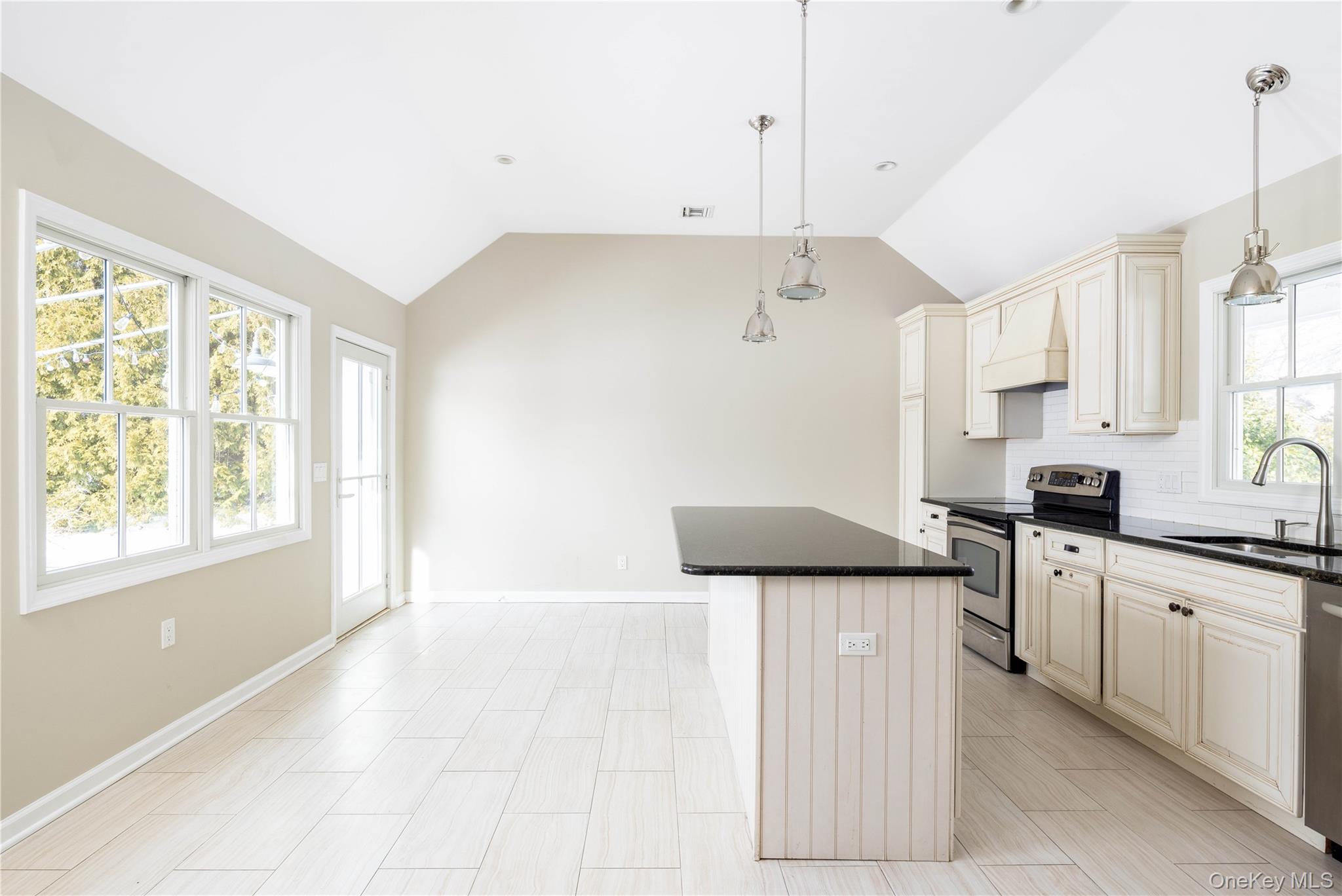 #5 photo, 1400 Calves Neck Road, Southold , NY 11971