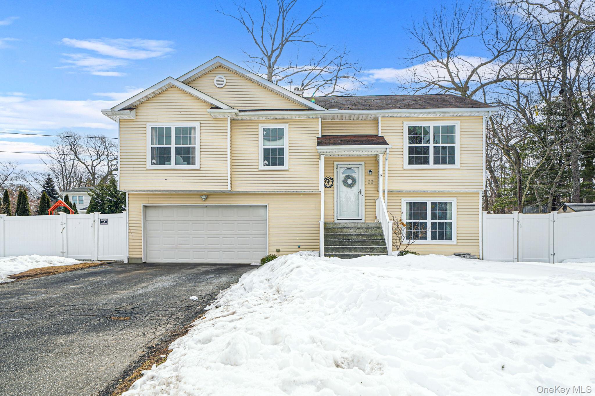 #3 photo, 22 Poseidon Road, Саффолк ‖ Rocky Point , NY 11778