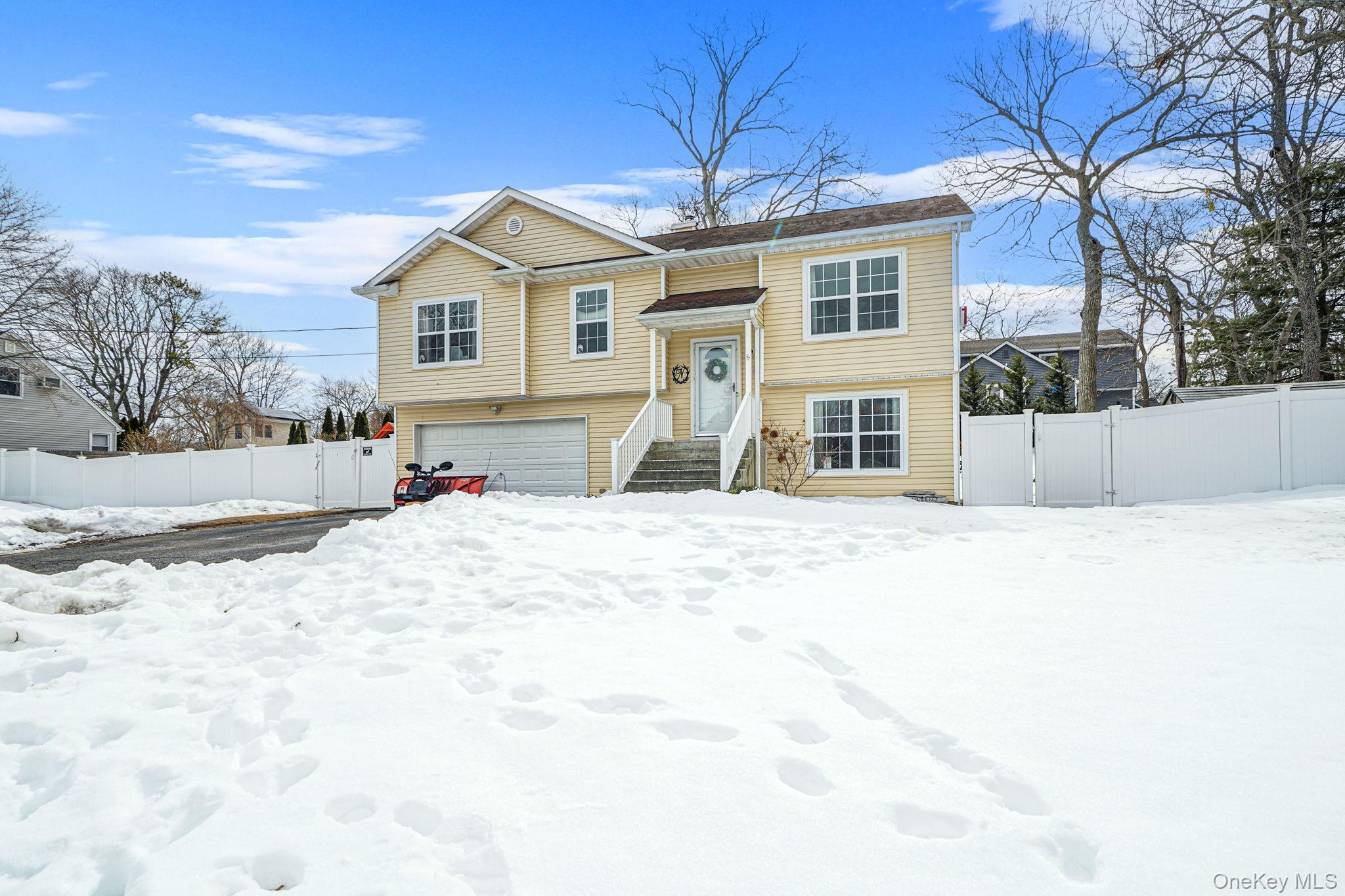 #4 photo, 22 Poseidon Road, Саффолк ‖ Rocky Point , NY 11778