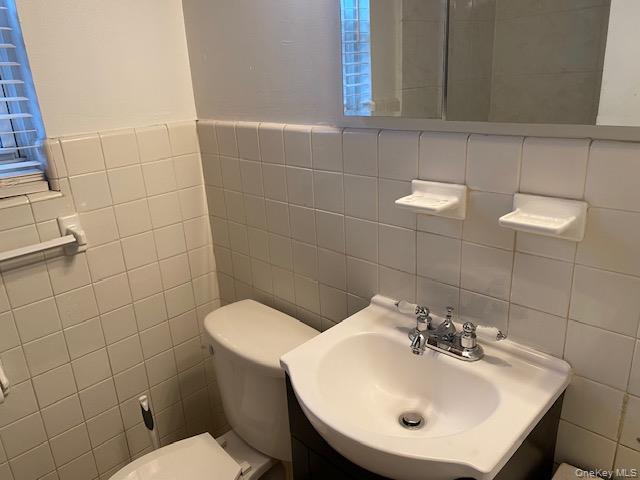 #12 photo, 72-31 Little Neck Parkway, Glen Oaks , NY 11004