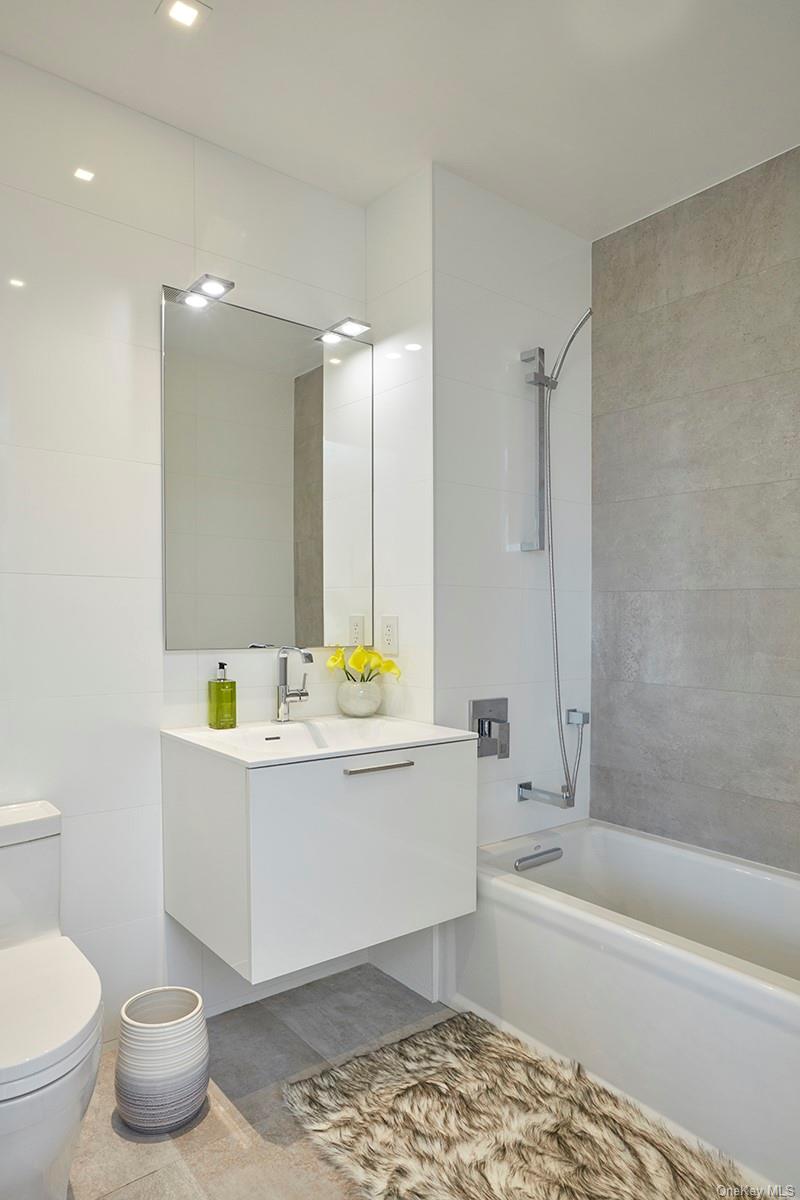 #4 photo, 2412 42nd Road, Long Island City , NY 11101