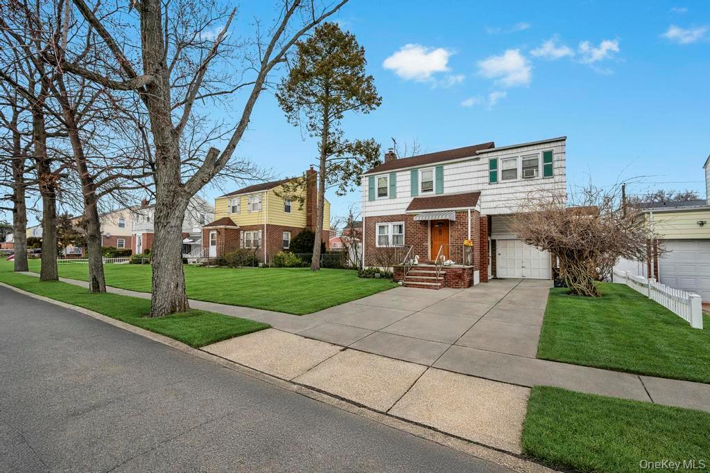 #3 photo, 13 Crystal Street, Нассау ‖ Elmont , NY 11003