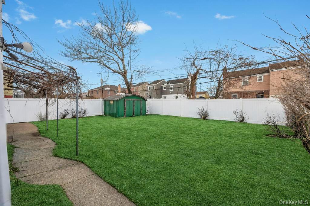 #4 photo, 13 Crystal Street, Нассау ‖ Elmont , NY 11003