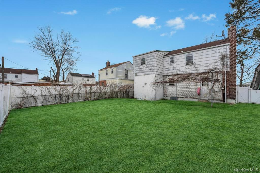 #5 photo, 13 Crystal Street, Нассау ‖ Elmont , NY 11003