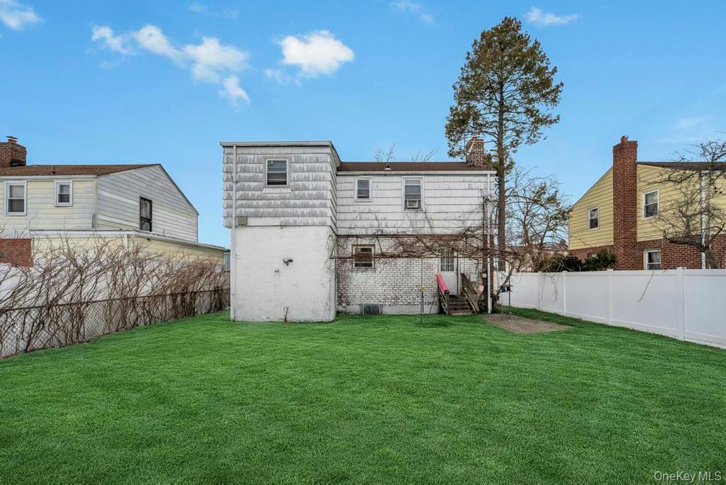 #6 photo, 13 Crystal Street, Нассау ‖ Elmont , NY 11003