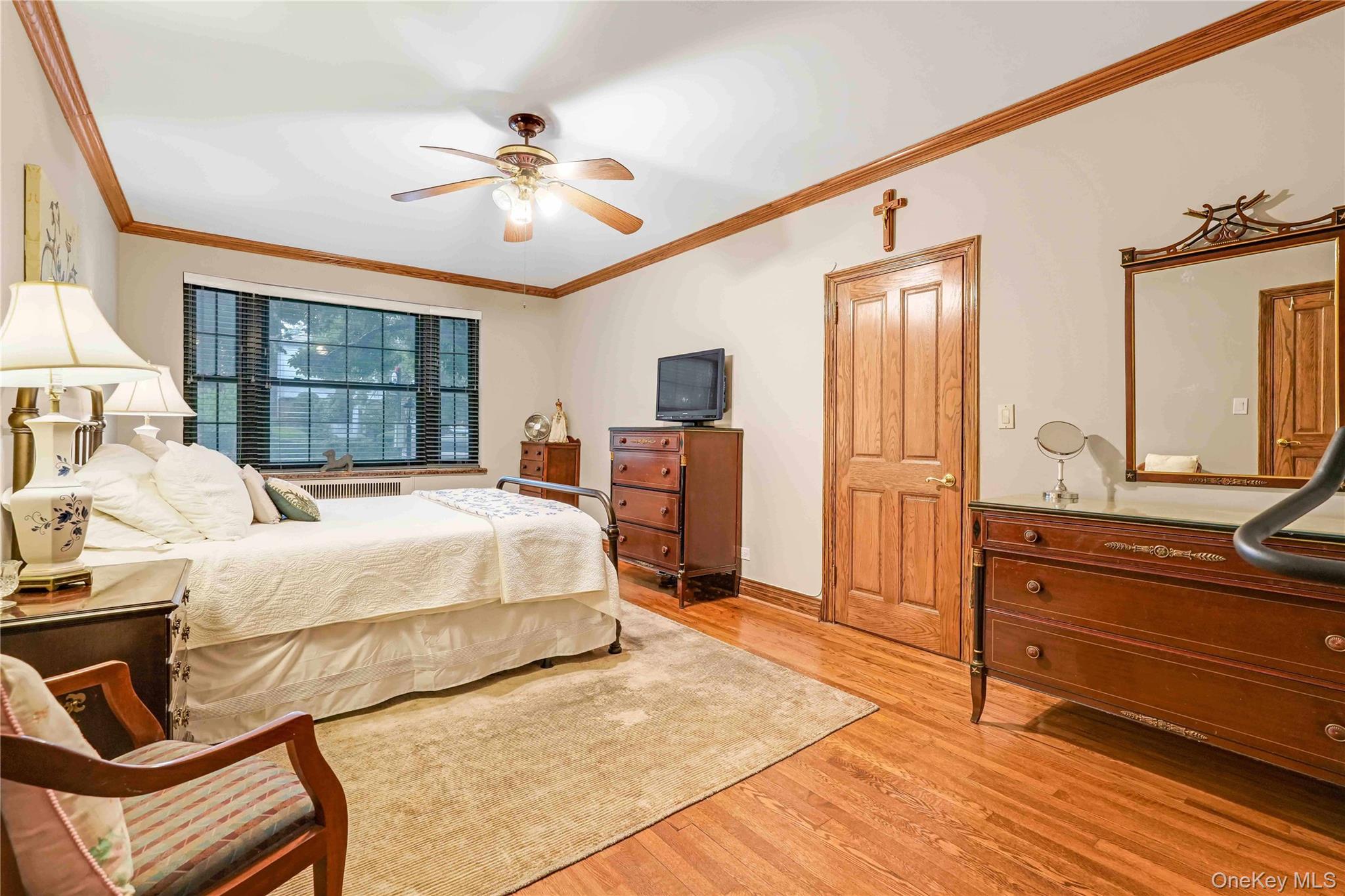 #15 photo, 94-11 69th Avenue, Forest Hills , NY 11375