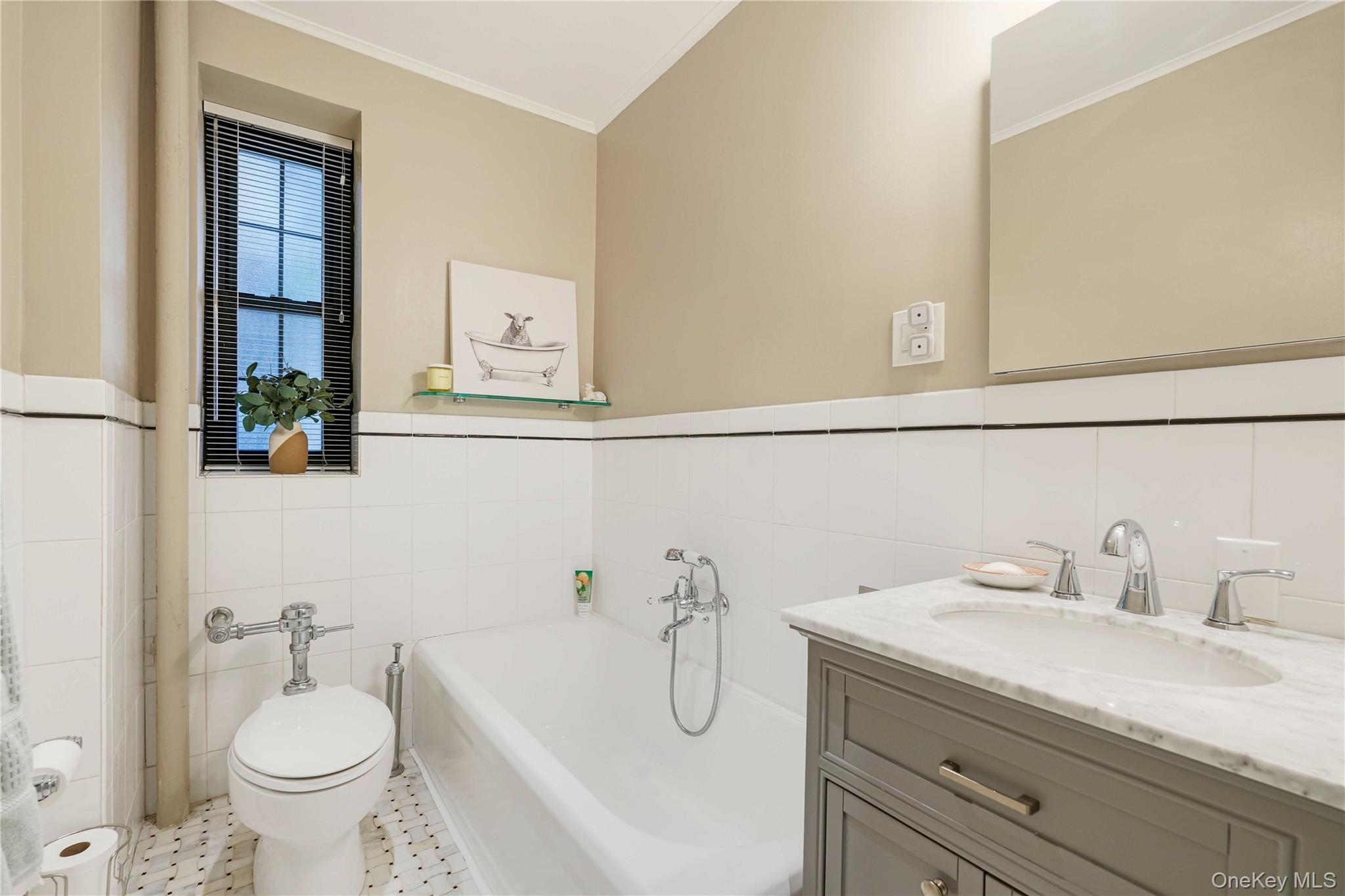 #20 photo, 94-11 69th Avenue, Forest Hills , NY 11375