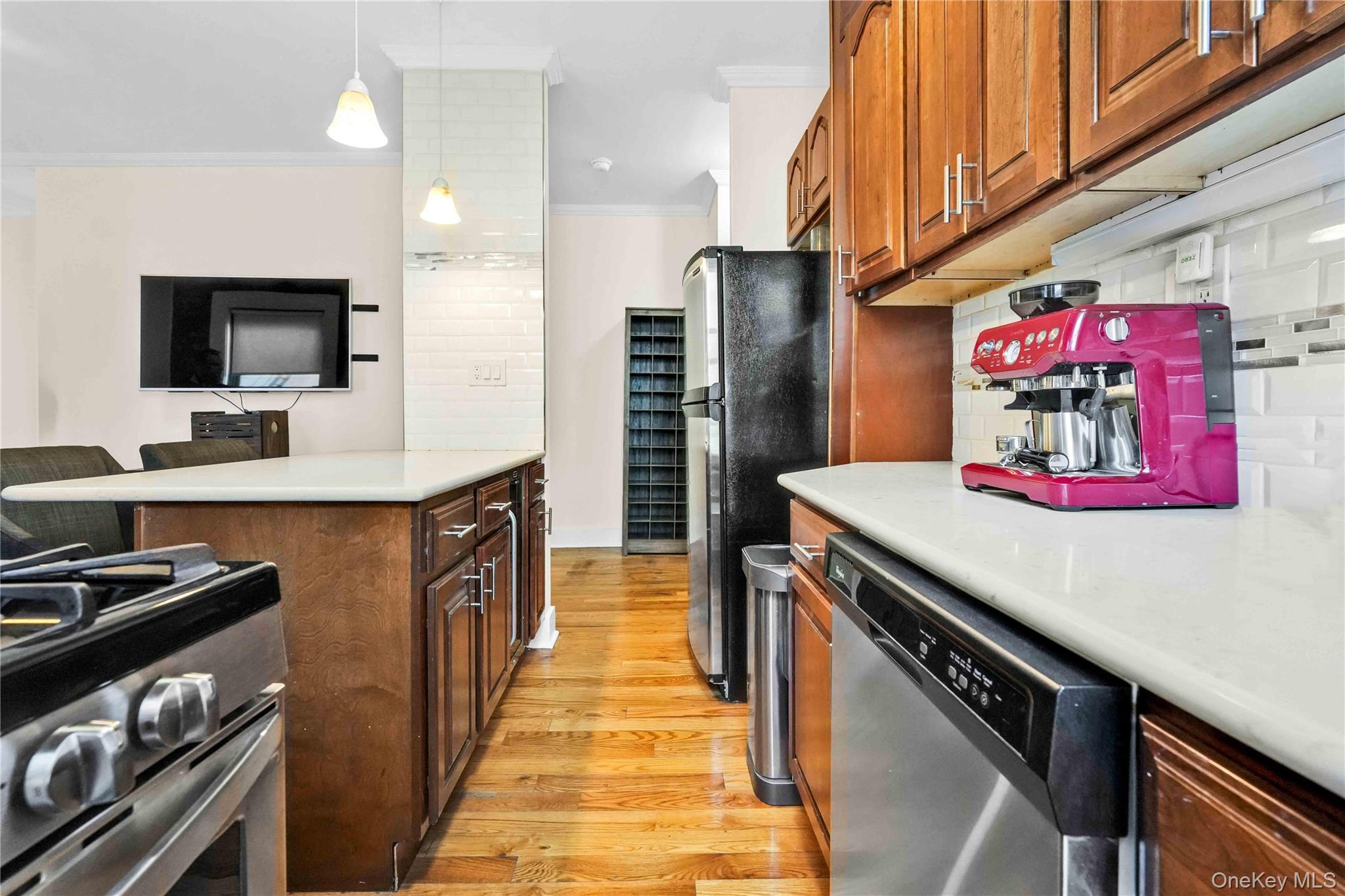 #5 photo, 21-78 35th Street, Astoria , NY 11103