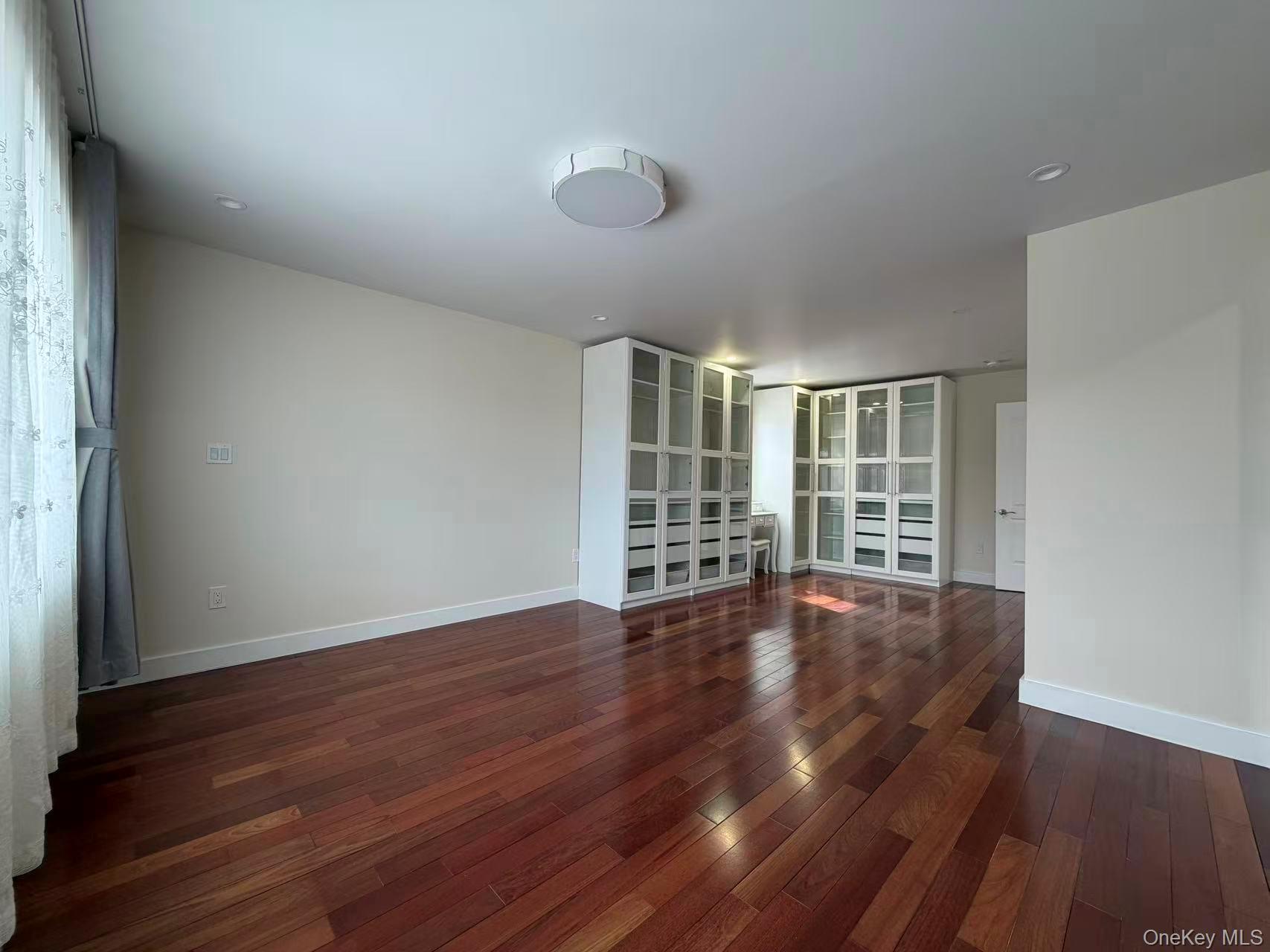 #15 photo, 30 Herkomer Street, New Hyde Park , NY 11040