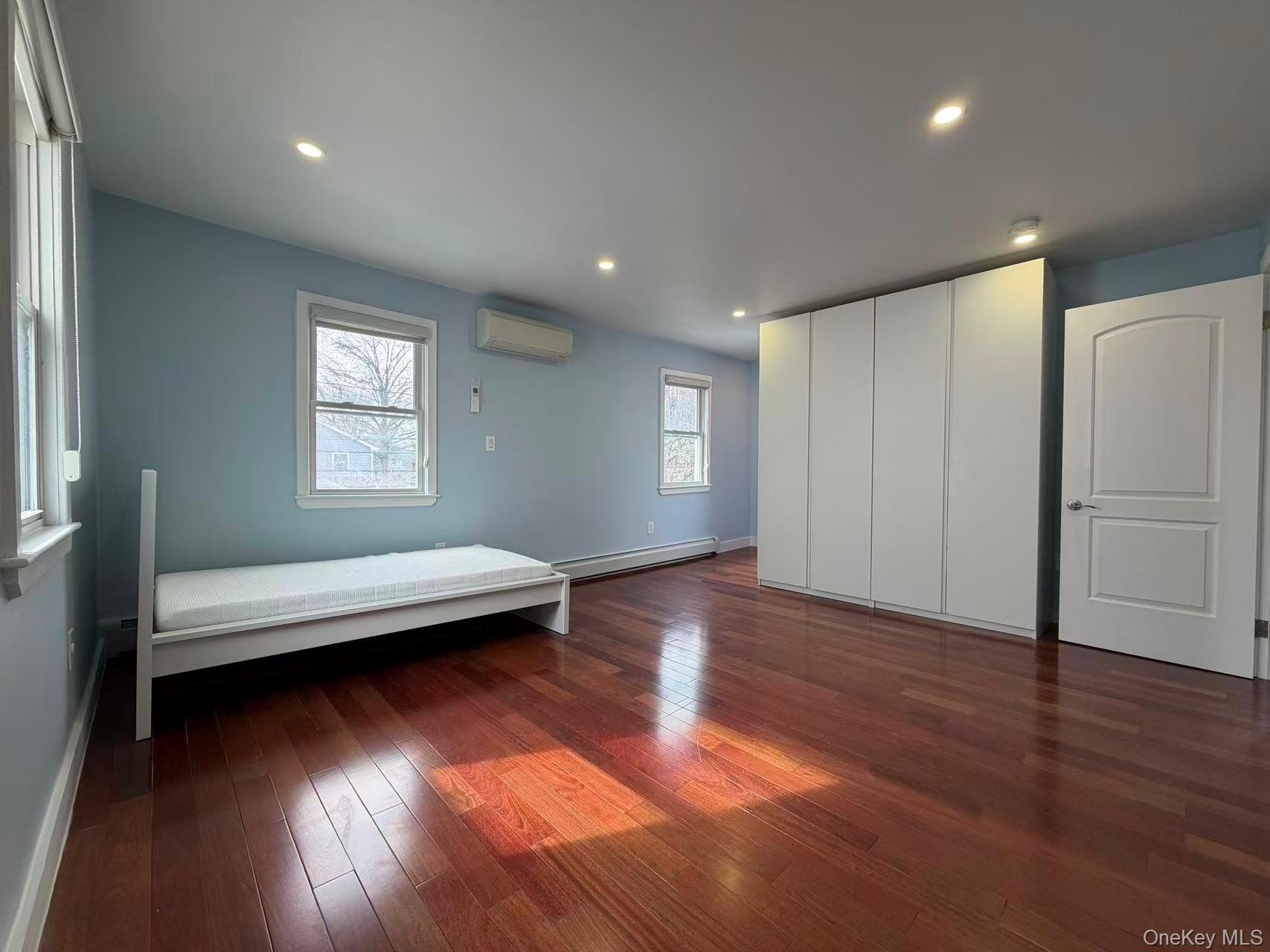 #16 photo, 30 Herkomer Street, New Hyde Park , NY 11040