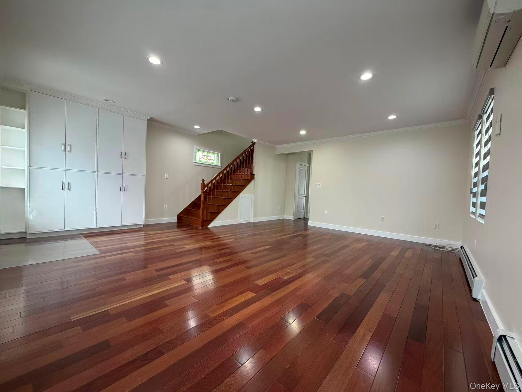 #5 photo, 30 Herkomer Street, New Hyde Park , NY 11040